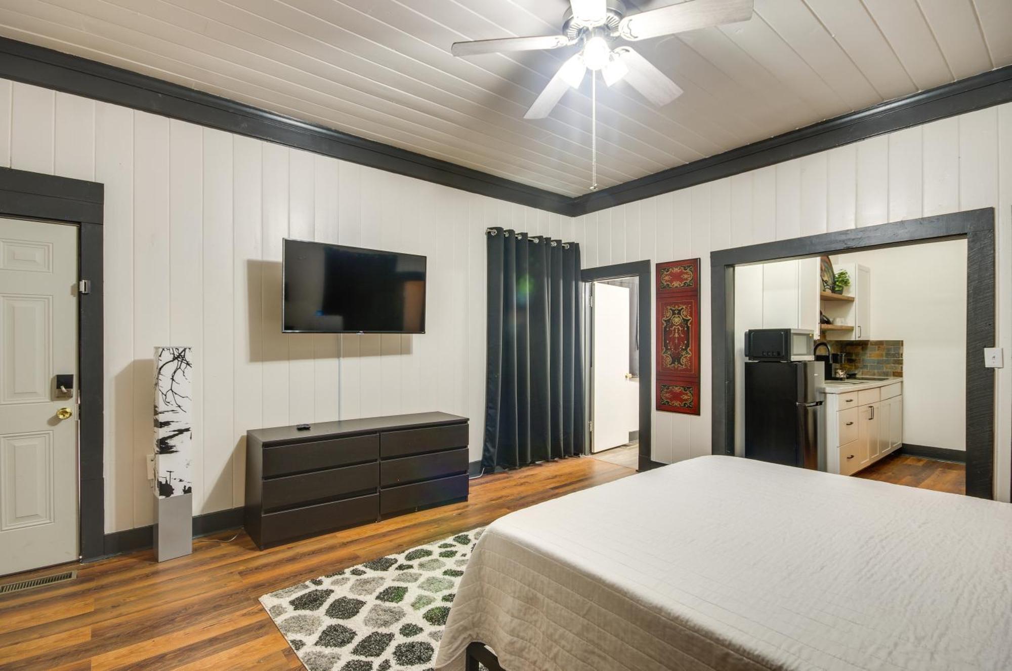 Modern Greenwood Studio Less Than 1 Mi To Downtown! Exterior foto