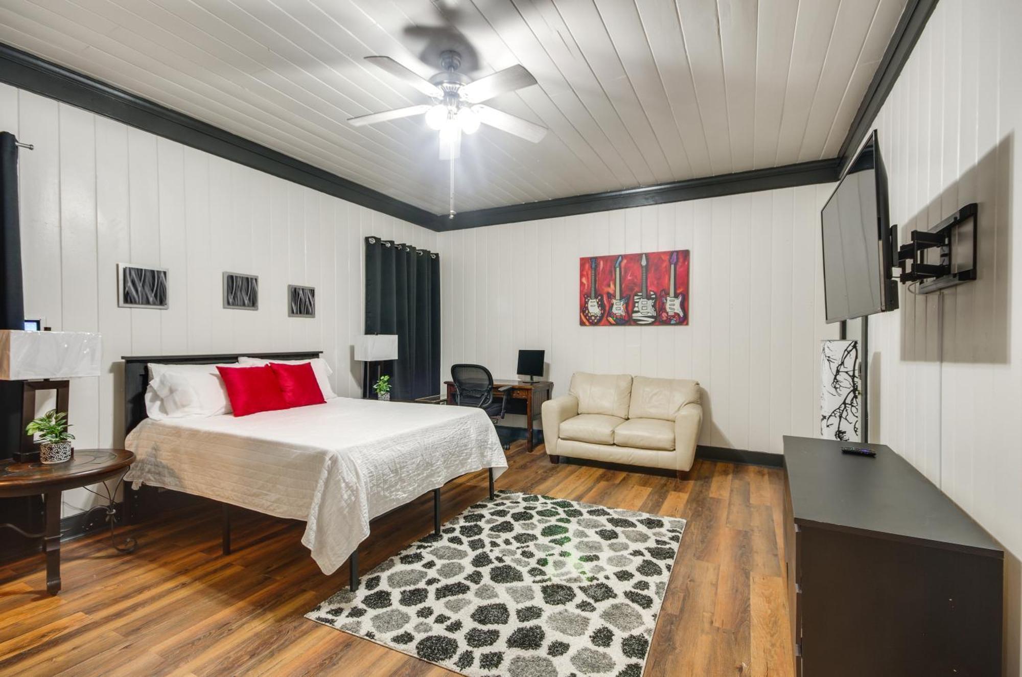 Modern Greenwood Studio Less Than 1 Mi To Downtown! Exterior foto